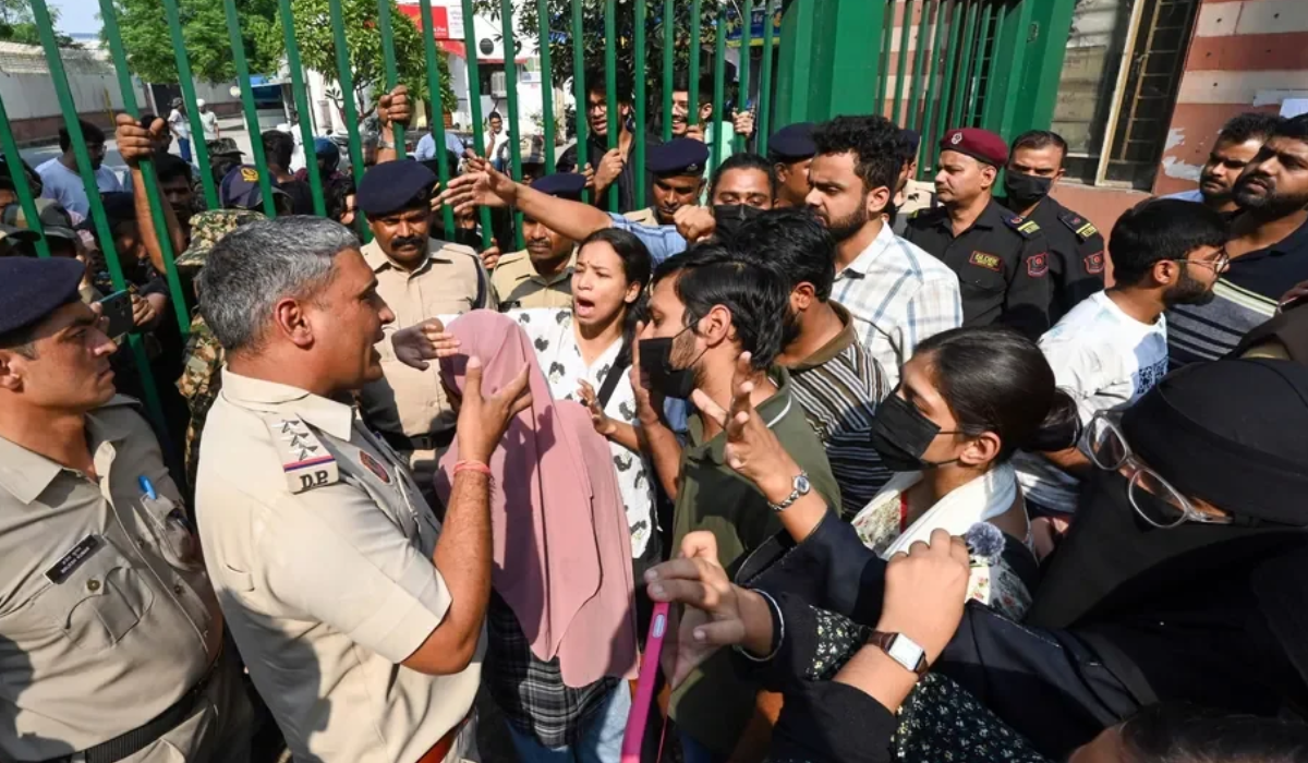 Protests erupt again at Jamia Millia Islamia University after announcement of student union elections