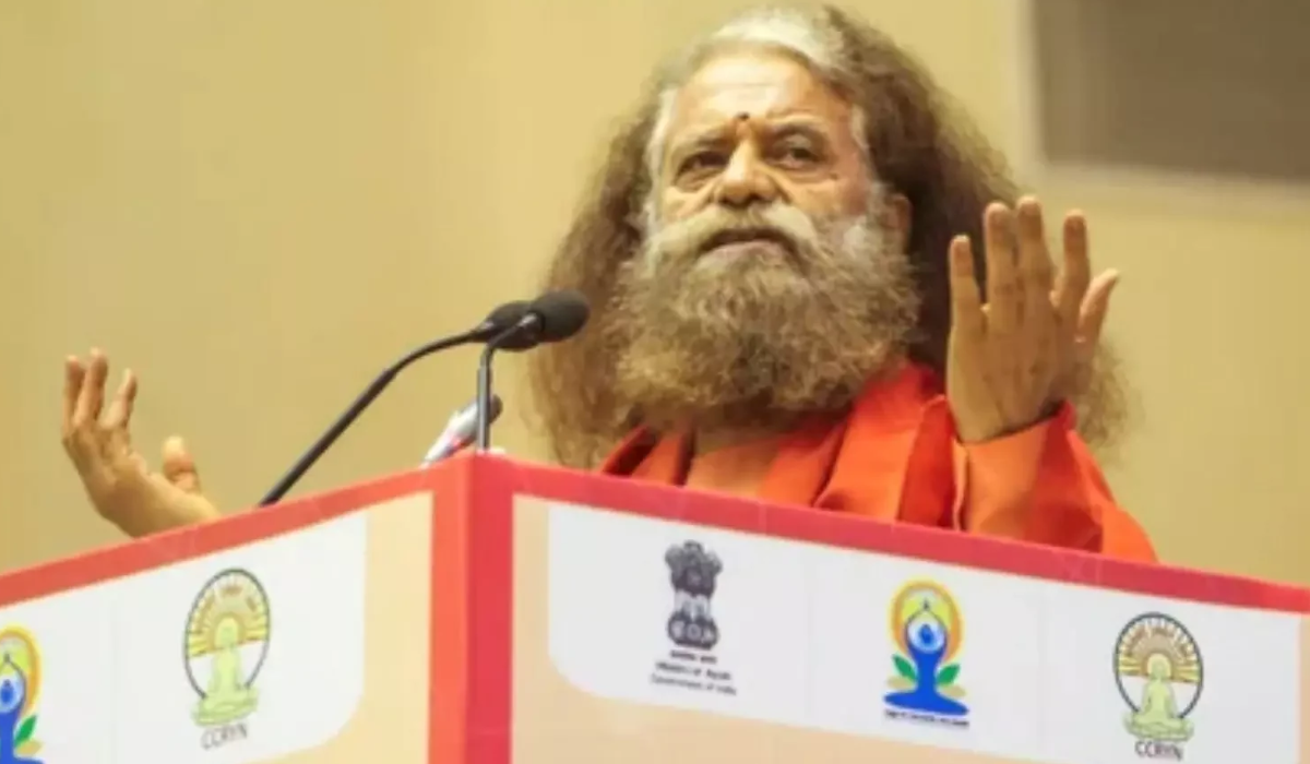 Swami Chidanand Saraswati Condemns Fatwa Over Sara Ali Khan’s Kedarnath Visit