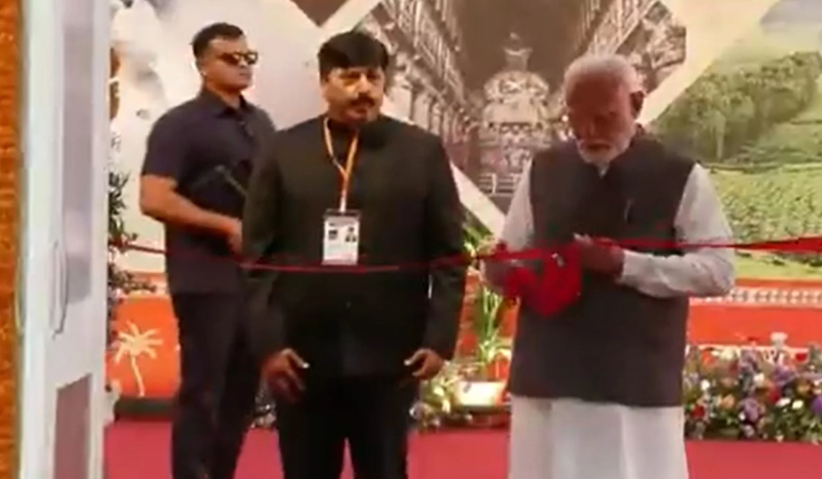 PM Modi inaugurates Bharat Parv in Gujarat, also visits Animal Breeding and Research Centre