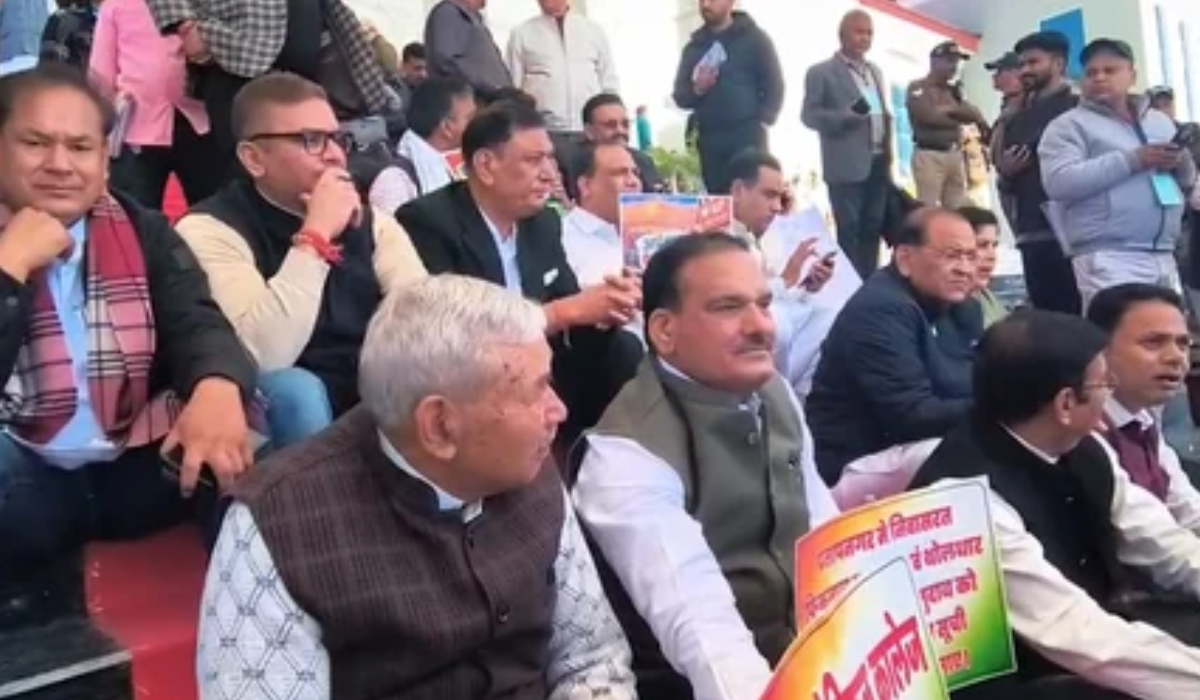 Congress and BJP staged separate protests during the Uttarakhand Assembly session