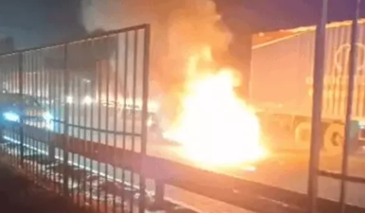 Moving Maruti Swift Catches Fire on Delhi-Jaipur Highway in Gurugram, Driver Escapes Unhurt