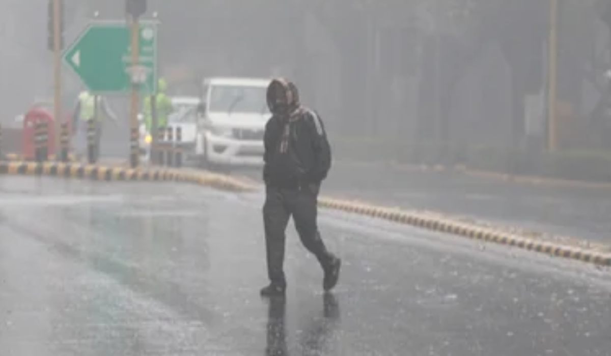 Delhi-NCR wakes up to chilly morning, coldest October day recorded in 75 years on Friday