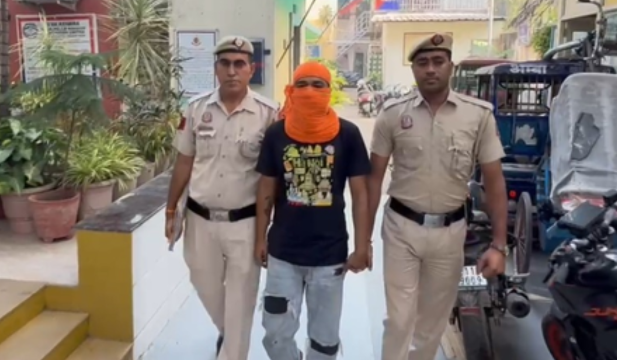 Delhi Police arrest mobile phone snatcher in Karol Bagh; seize motorcycle