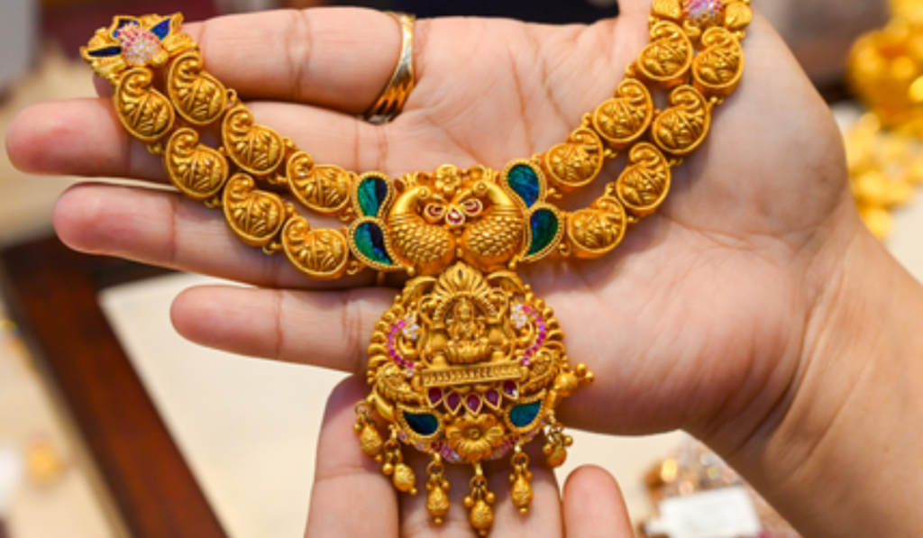 Gold, silver decline sharply on weekly basis as crude prices rise