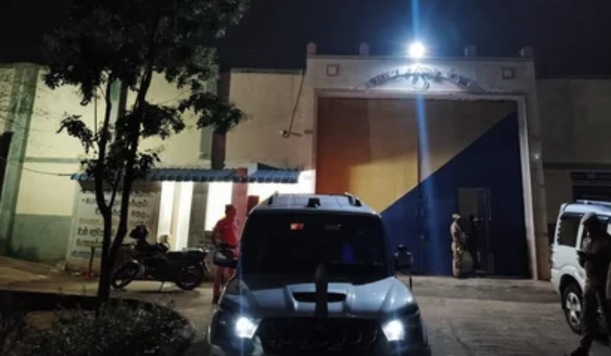 17 Prisoners Escape from Tamil Nadu Jail After Attacking Guards; 4 Recaptured, Search Underway