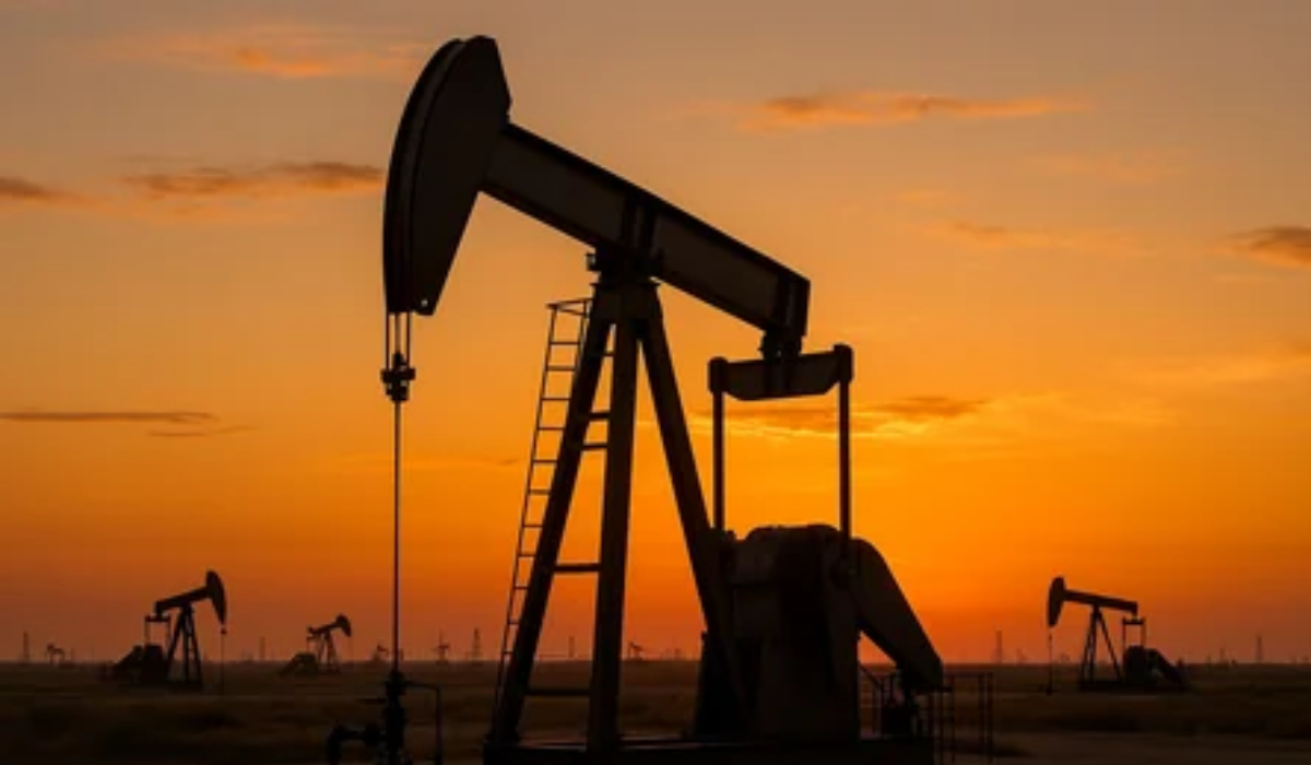 Crude oil prices decline up to 1 pc on hopes of Middle East de-escalation