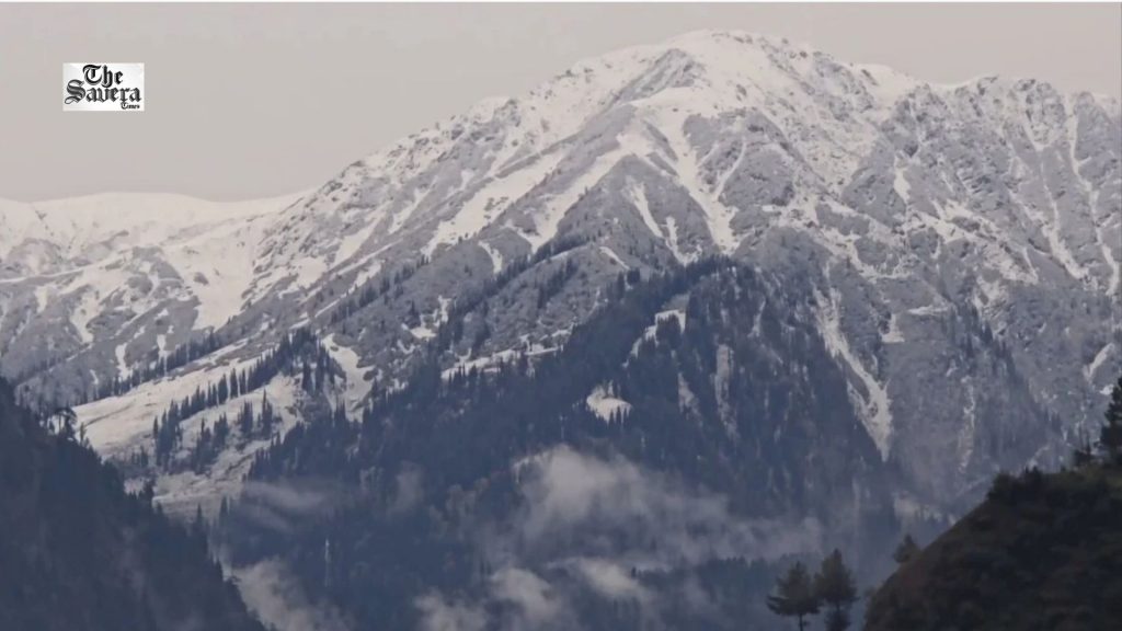 J&K Season’s First Snowfall Closes Gurez Road, Snow Clearing Begins at Pir Ki Gali