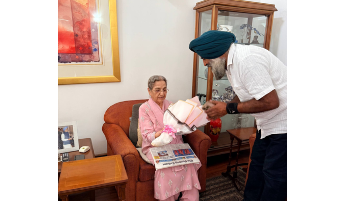 New Punjab Congress president meets former PM Manmohan Singh’s wife, takes her blessings
