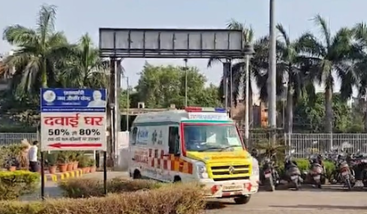 Building collapses in Delhi’s Seemapuri, many feared trapped
