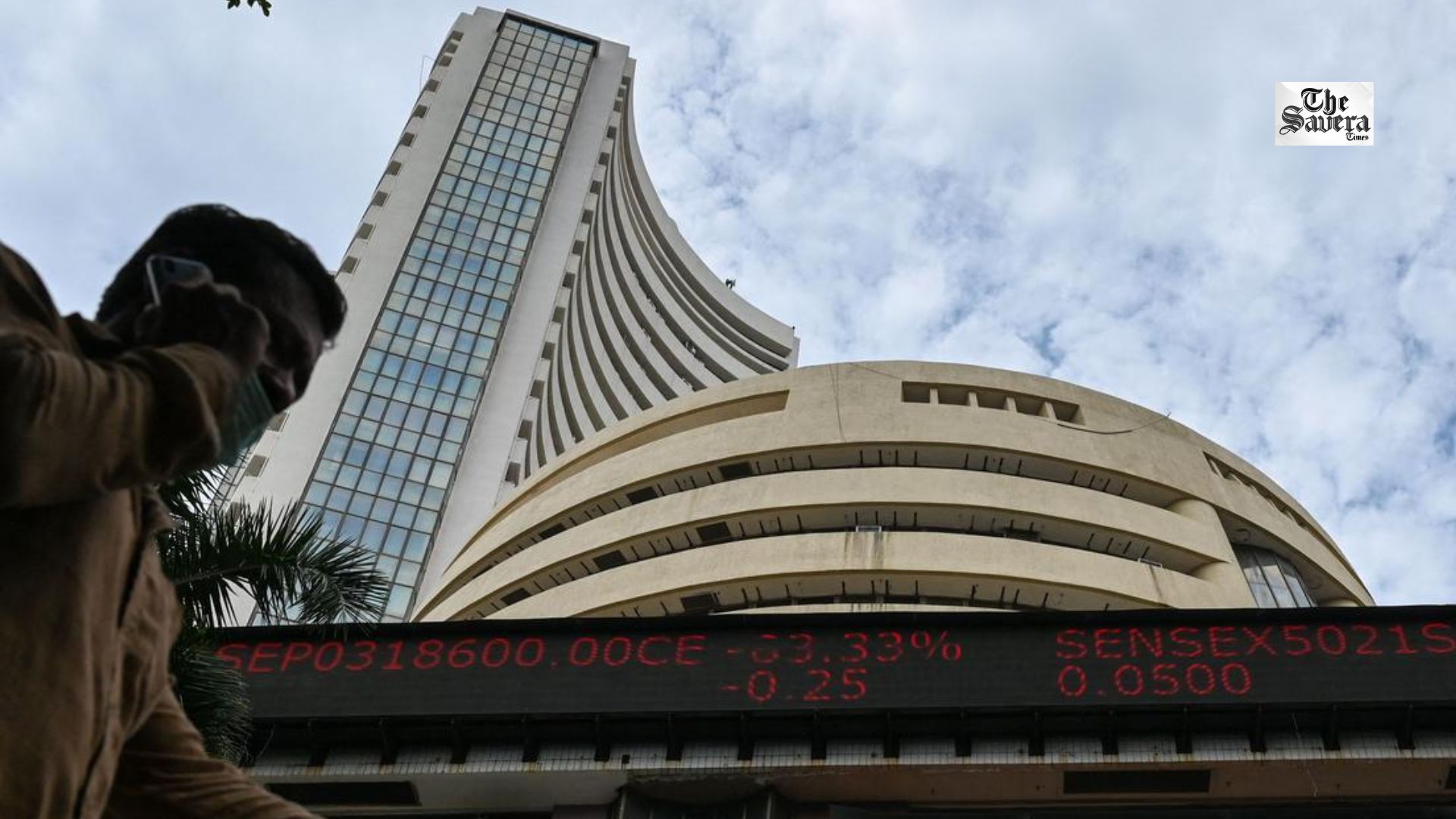 Indian Equity Markets Open Flat as Financial Shares Drag; Nifty Around 22,600