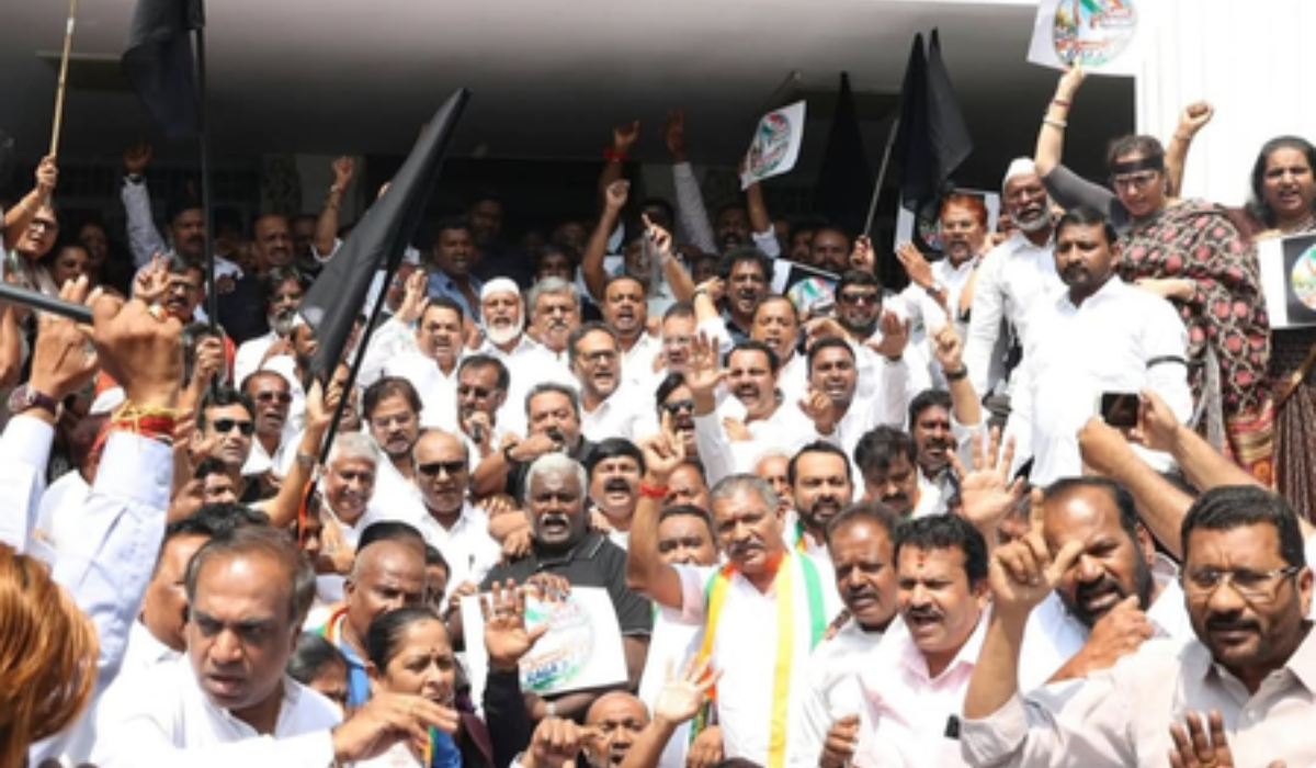 SIR protest: K’taka Cong observes ‘black day’ over Delhi Police action against Rahul, Priyanka