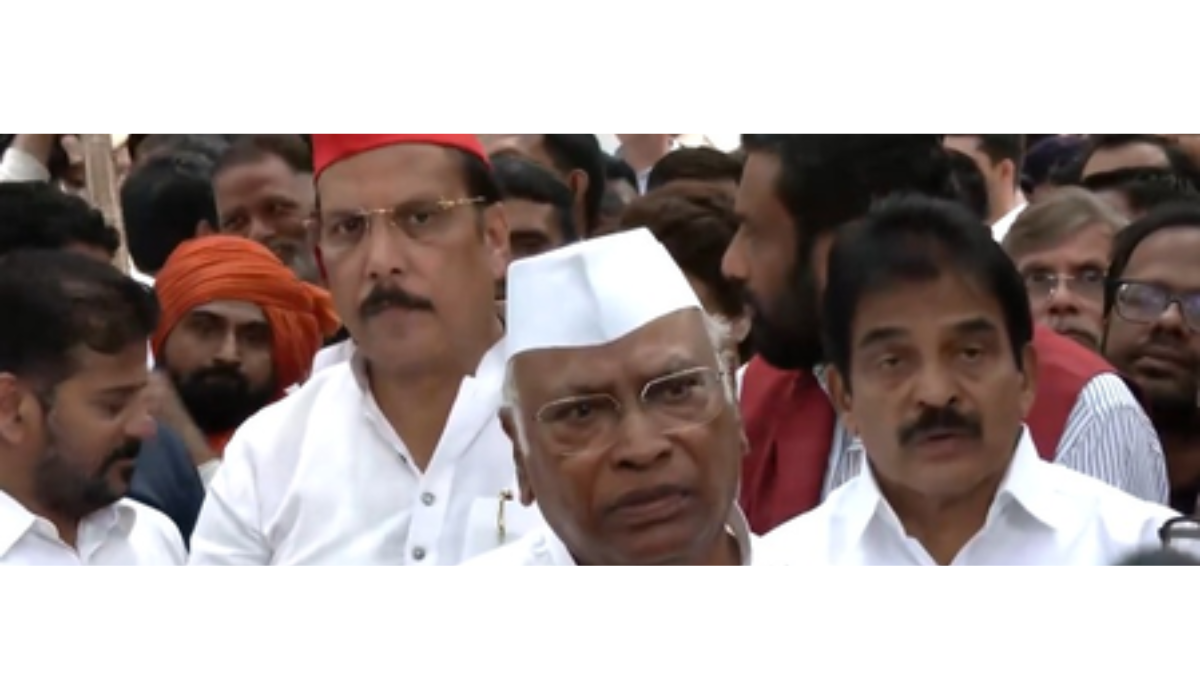 INDIA bloc leaders marching towards Rajghat; Kharge, Rahul Gandhi accuse Centre of undermining democratic rights