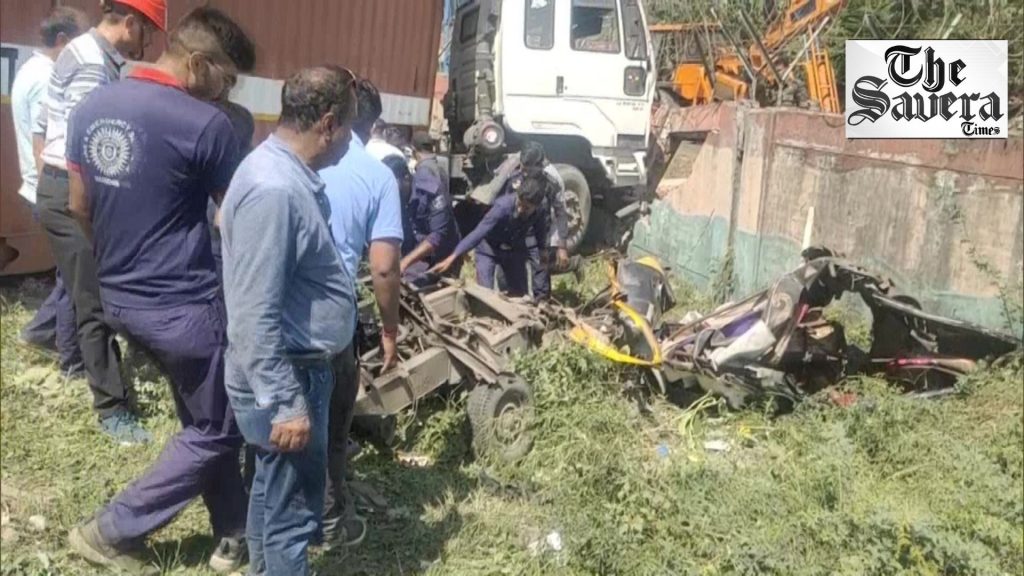 Gujarat Kutch Accident: 7 Workers Killed, Over 20 Injured in Truck-Bolero Collision at Khavda RE Park
