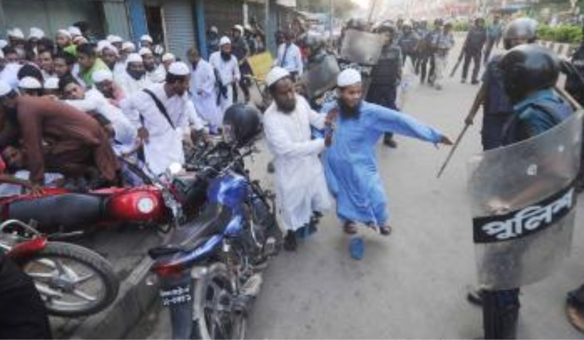 Bangladesh: Mob attacks former opposition leader’s house in Dhaka