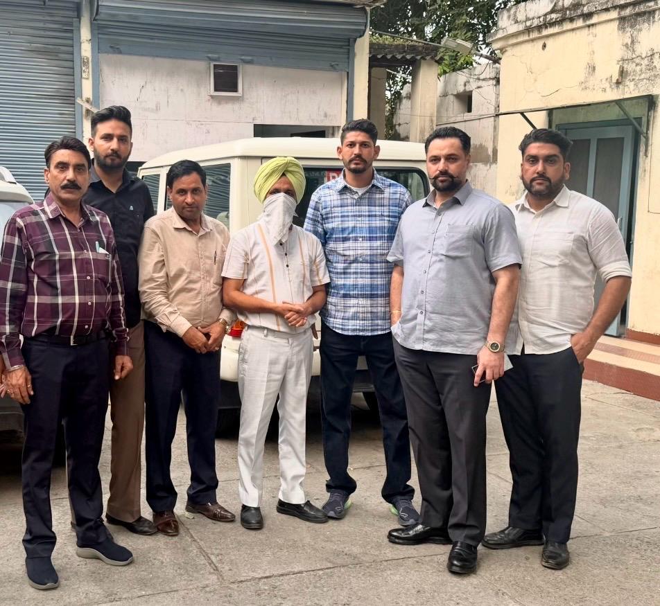 Vigilance Bureau nabs SDO red handed accepting bribe of Rs 50,000/-