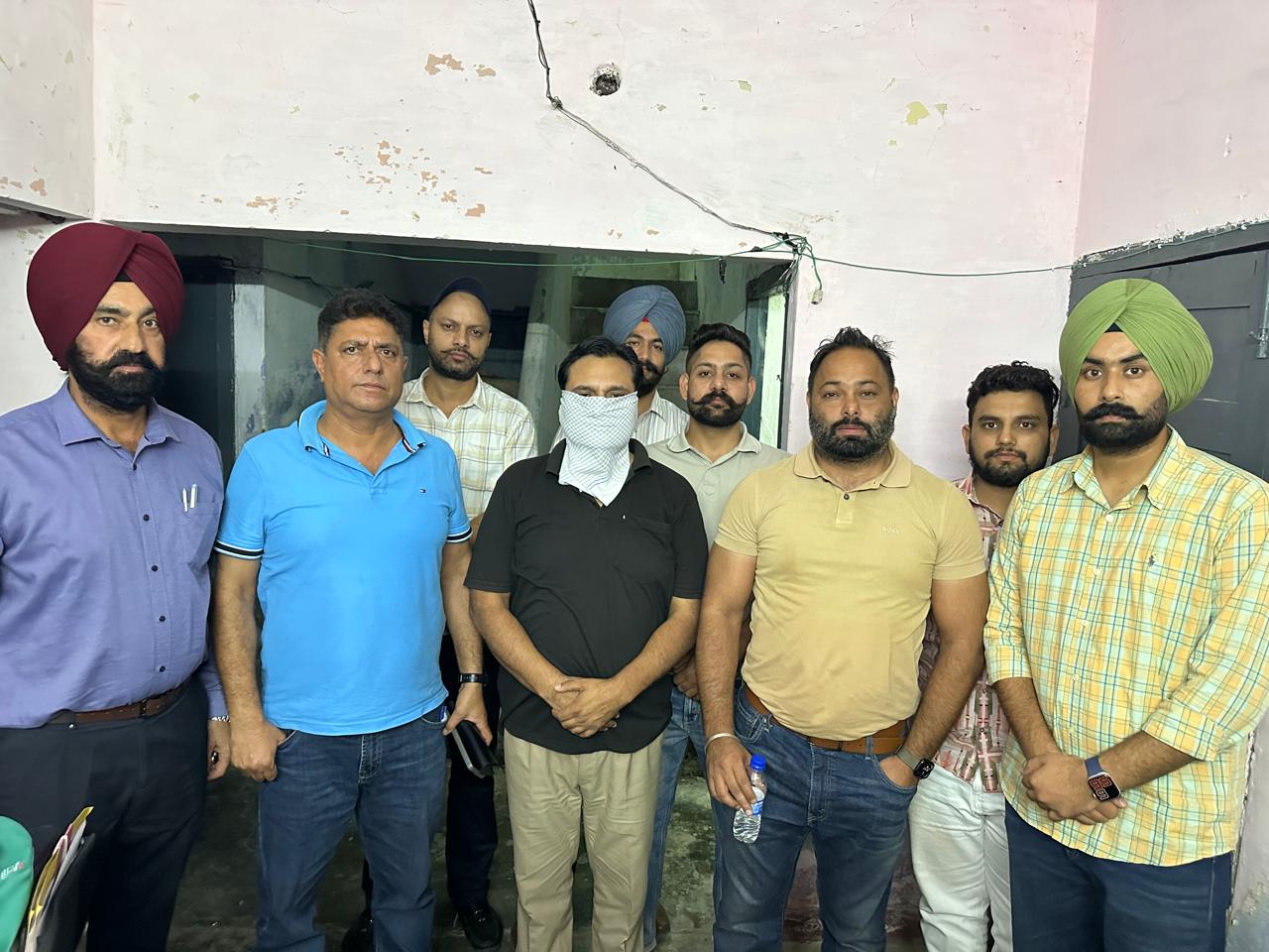 Vigilance Bureau nabs SHO red handed accepting bribe of Rs 1,00,000/-
